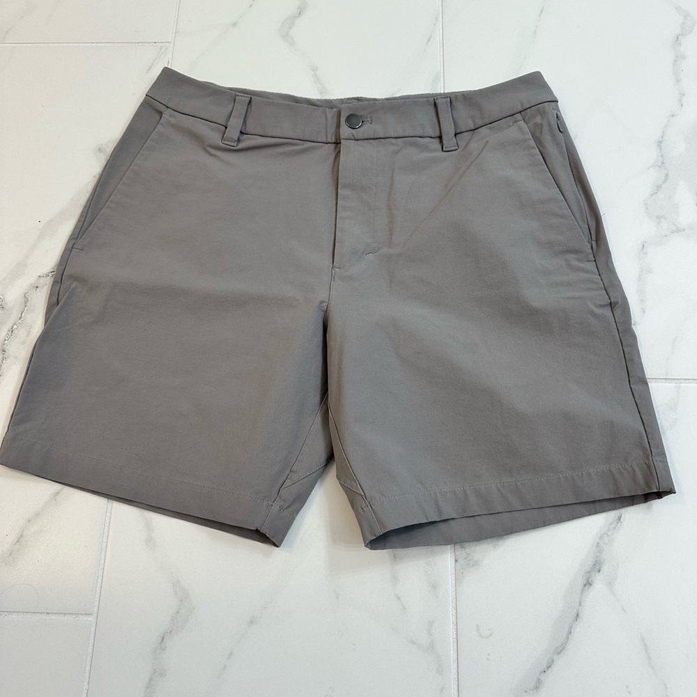 Lululemon men's commission 7" inseam shorts